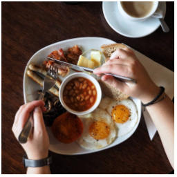 Je pátek! A v pátek se taky snídá ...
#dobrerano 
#dobrejidlo 
#rannikava 
#mladaboleslav #staromestskenamesti #staremesto #czechrepublic #kava #espresso #dnesjim #snidane #anglickasnidane #englishbreakfast #breakfast #breakfasttime #friday #food #foodstagram #instafood #coffeetime #morningcoffee 
#kavarna #tritecky #skodanezajit