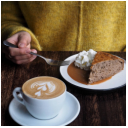 Banana bread se slaným karamelem ...
#dianatvorila
#skodanezkusit
#odpoledne
#mladaboleslav #staremesto #staromestskenamesti #bananabread #banana #bananovychlebicek #kolac #bread #homemade #domaci #kava #coffeetime #coffetable #cappuccino #latteart #instacake
#kavarna #tritecky #skodanezajit