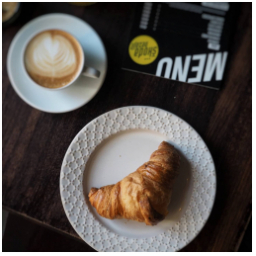 Týden začíná u nás ...
#pondeli
#dobrerano 
#rannikava
#cappuccino #latteart #staremesto #mladaboleslav #staromestskenamesti #kava #dianatvorila #coffetable #croissant #coffeetime #instacoffee #coffee 
#kavarna #tritecky #skodanezajit