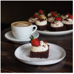 Red velvet ...
#dezert
#kekave
#skodanezkusit
#mladaboleslav #staremesto #staromestskenamesti #dianatvorila #dnesjim #kava #cappuccino #latteart #coffeetime #instacoffee #coffee #cakeoftheday #instacake #foodstagram #instafood #foodphotography #redvelvet #kavarna #tritecky #skodanezajit