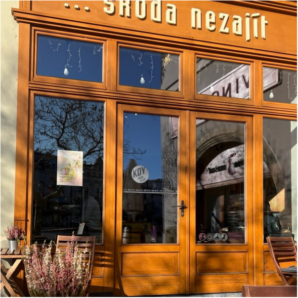 Malá pauza na začátek roku 🎨
Od 1. 1. do 4. 1. máme ještě zavřeno – malujeme kavárnu a chystáme ji na nový rok ☕✨

Děkujeme za pochopení a těšíme se, až se uvidíme v čerstvě vyladěném prostoru.

Do nového roku vám přejeme hlavně klid, radost z maličkostí a hodně dobré kávy 💛

Těšímě se brzy na viděnou.

#kavarna #tritecky #skodanezajit