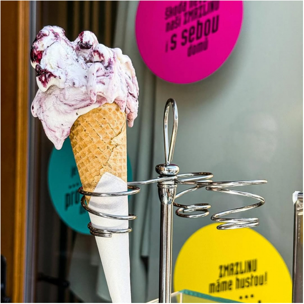 🍦 HLEDÁME POSILU NA ZMRZLINU 🍦

Do našeho týmu hledáme spolehlivého člověka (18+), který by měl na starosti prodej zmrzliny 👇

✨ Co očekáváme:
– samostatnost a zodpovědnost 
– příjemné vystupování 
– chuť pracovat a být součástí týmu 

🕐 Směny:
10:00 – 18:45 (lze rozdělit i na ranní a odpolední směnu)
(období duben – září)

👉 Hledáme někoho, kdo bude mít zmrzlinu „pod palcem“ – aby všechno šlapalo, porce byly tak akorát a zákazníci nemuseli čekat 💛

Pokud máš zájem nebo o někom víš, napiš nám na mail kavarna@skodanezajit.cz📩
Budeme rádi za sdílení!