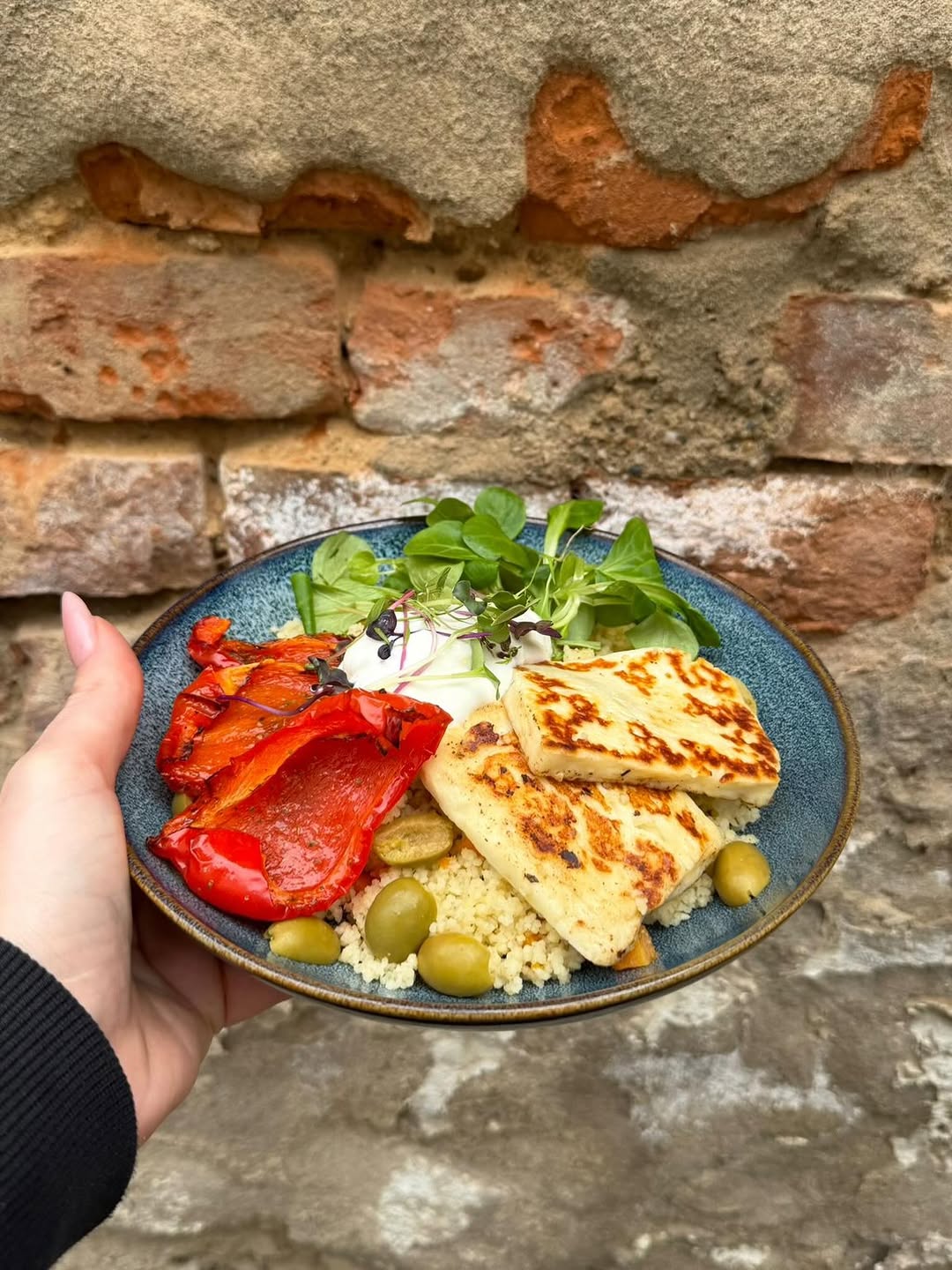 Tento týden! Cous-cous bowl s grilovaným halloumi, pečenými paprikami, olivy, citronový jogurt 🤍

#kavarna #bistro #tritecky #skodanezajit
